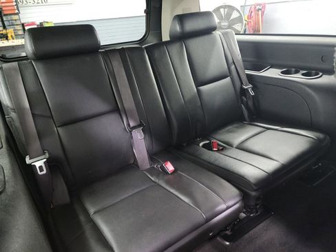 Used 2014 Chevrolet Suburban LTZ image 9