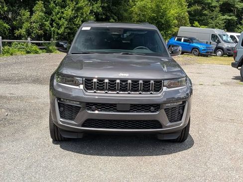 New 2026 Jeep Grand Cherokee Limited w/ Luxury Tech Group II AWD/4WD image 8