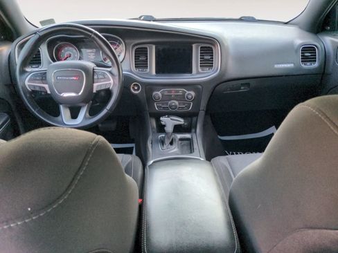 Used 2017 Dodge Charger SXT image 4
