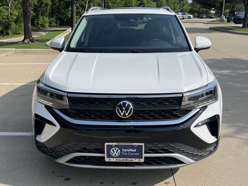 Certified 2022 Volkswagen Taos SE FWD image 3