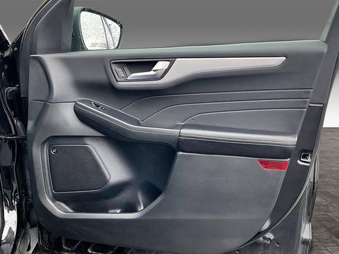 Used 2023 Ford Escape Platinum w/ Premium Technology Package image 13