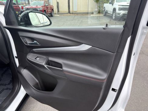 Used 2023 Chevrolet Bolt EUV LT w/ Convenience Package FWD image 11