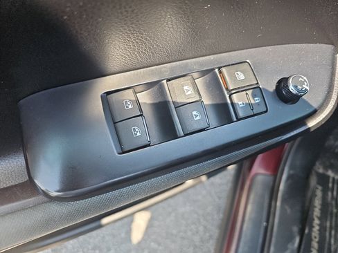 Used 2019 Toyota Highlander LE image 11