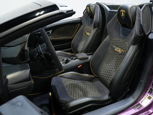 Used 2024 Lamborghini Huracan EVO image 42