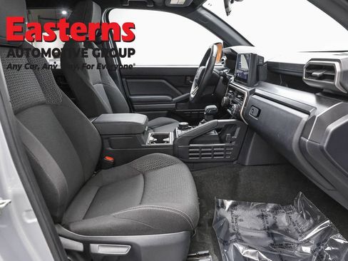Used 2025 Toyota 4Runner SR5 AWD/4WD image 24
