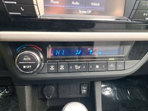 Used 2015 Toyota Corolla LE FWD image 22