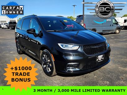 Used 2022 Chrysler Pacifica Limited w/ S Appearance Package