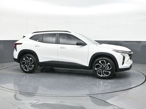 New 2026 Chevrolet Trax RS w/ Sunroof Package image 18