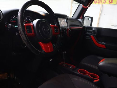 Used 2015 Jeep Wrangler Unlimited Sahara image 17