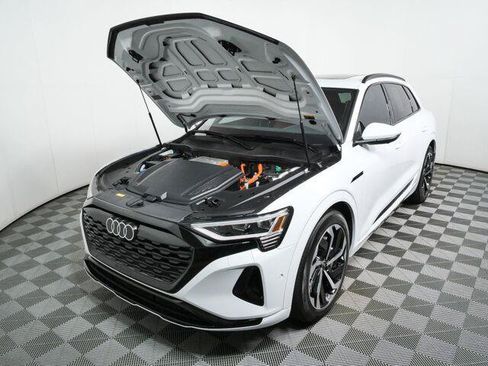 Used 2024 Audi Q8 e-tron Premium Plus AWD/4WD image 17