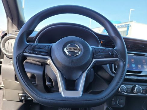 Used 2018 Nissan Kicks S image 12