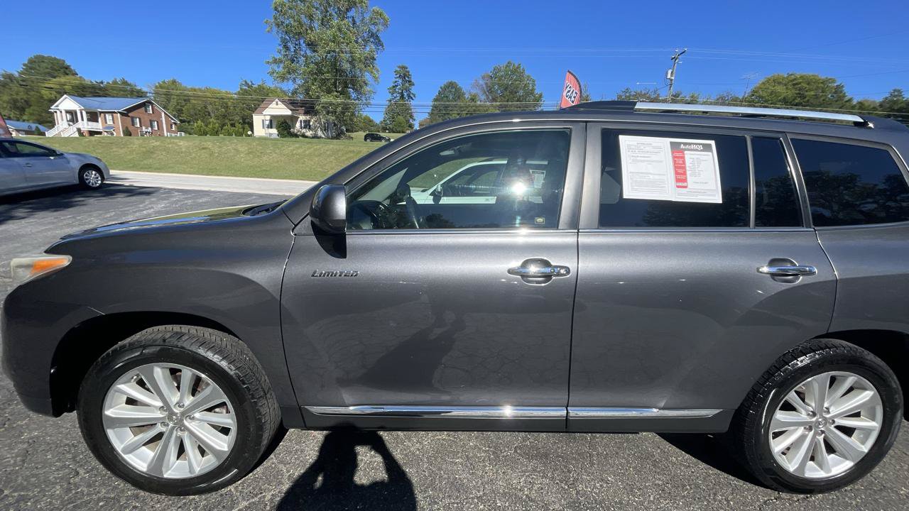 Used 2011 Toyota Highlander Limited w/ Tow Pkg AWD/4WD image 3