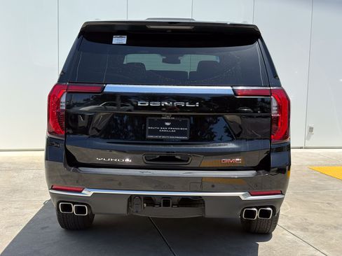 Used 2025 GMC Yukon XL Denali AWD/4WD image 8