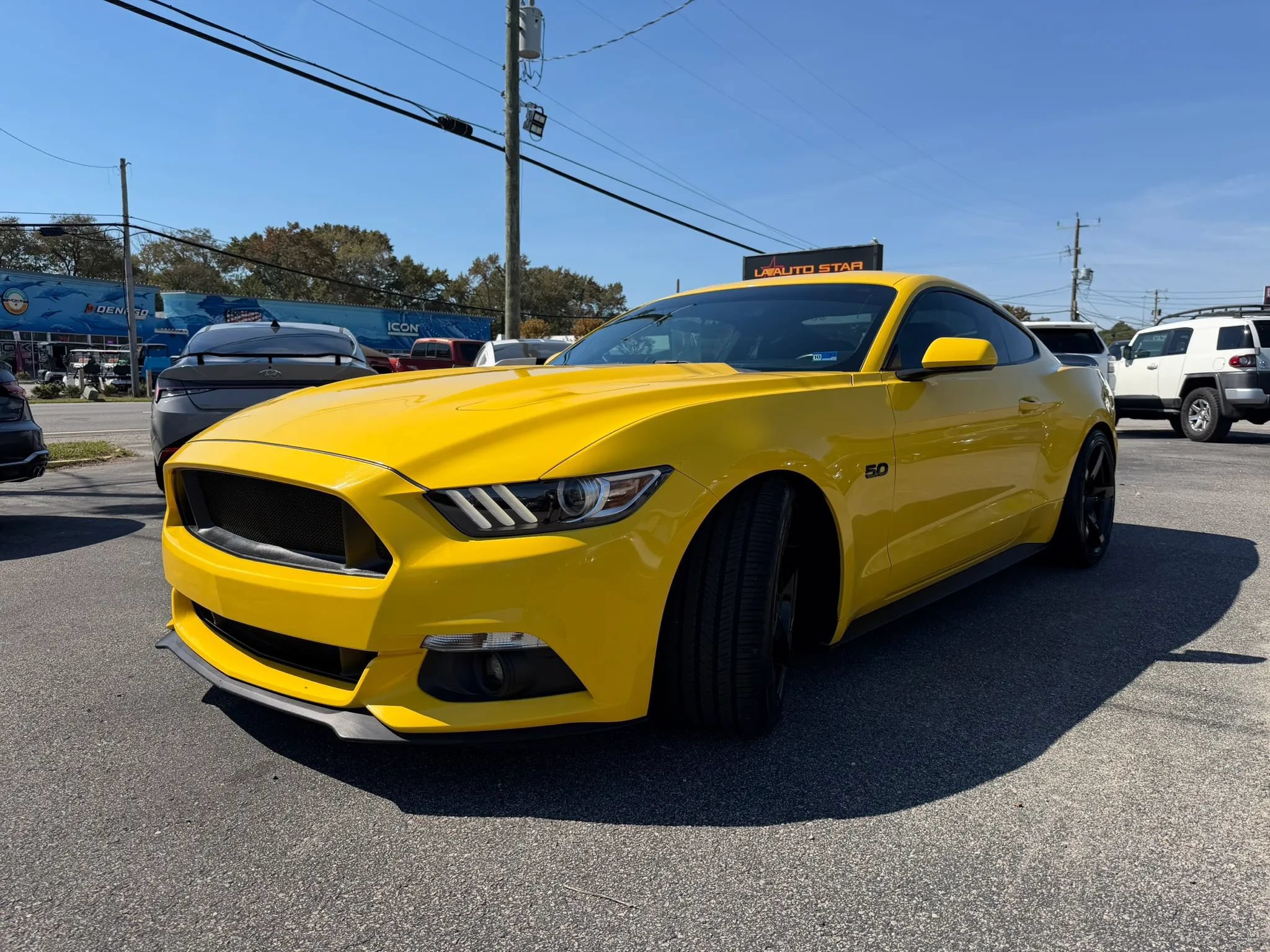 Used 2017 Ford Mustang GT w/ Black Accent Package RWD image 7