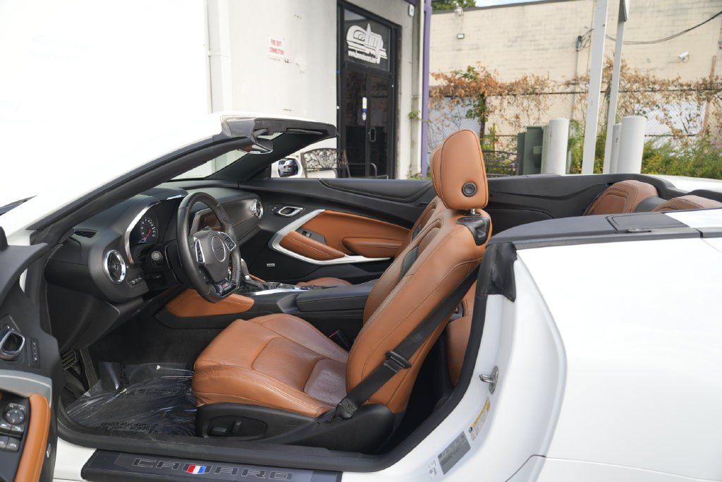Used 2018 Chevrolet Camaro SS RWD image 21