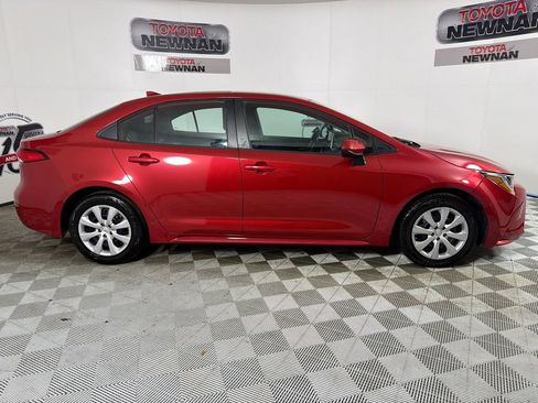 Used 2021 Toyota Corolla LE image 2