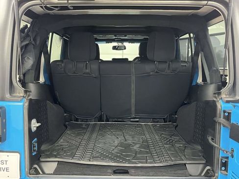 Used 2018 Jeep Wrangler Unlimited Sahara w/ Connectivity Group image 21