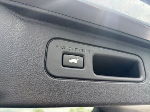 Certified 2025 Honda Pilot Touring image 23