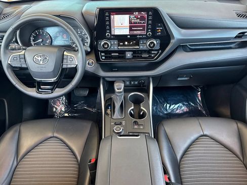 Certified 2021 Toyota Highlander XSE AWD/4WD image 16