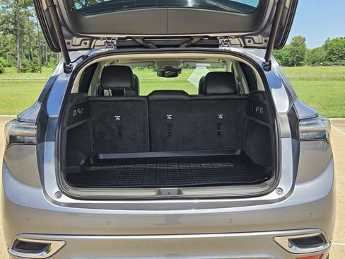 Used 2022 Buick Envision Avenir w/ Safety Package FWD image 8