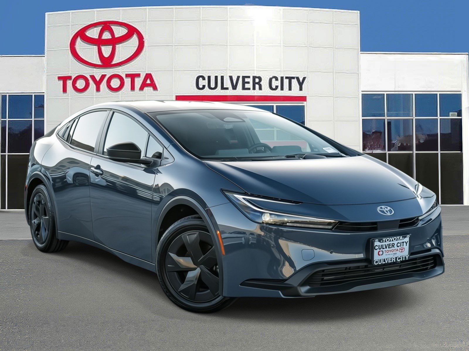 Used 2027 Toyota Prius LE FWD image 1