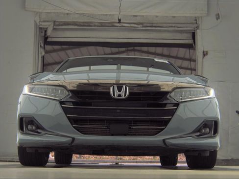 Used 2021 Honda Accord Sport image 2