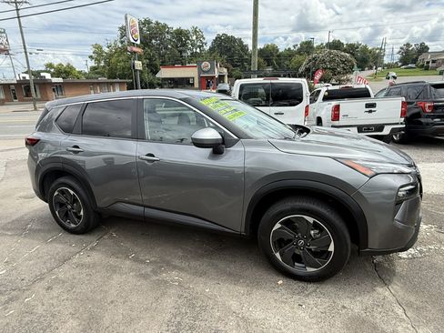 Used 2025 Nissan Rogue SV AWD/4WD image 4
