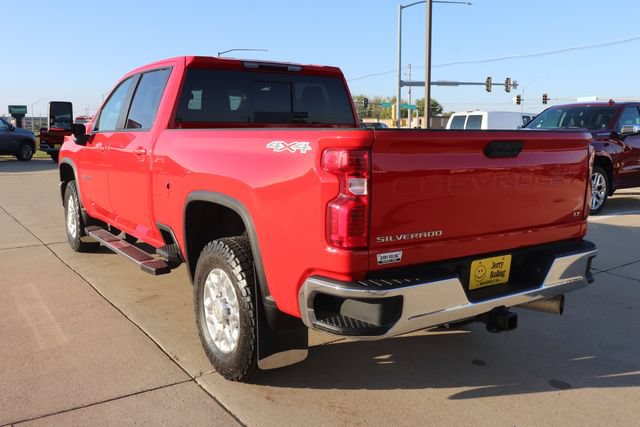 Used 2025 Chevrolet Silverado 2500 LT w/ Leather Package AWD/4WD image 4