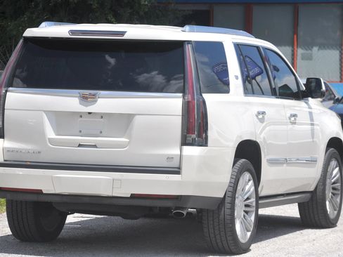 Used 2015 Cadillac Escalade Platinum RWD image 20