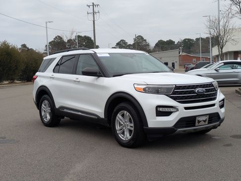 Used 2021 Ford Explorer XLT w/ Equipment Group 202A image 2