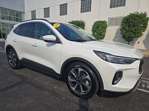 Used 2023 Ford Escape Platinum image 4