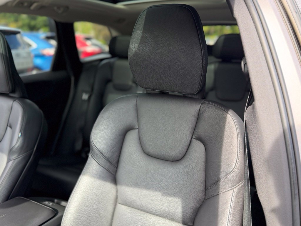Used 2023 Volvo XC60 B5 Plus w/ Climate Package AWD/4WD image 9