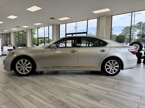 Used 2008 Lexus LS 460 RWD image 4