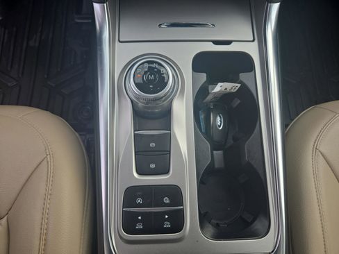 Used 2020 Ford Explorer XLT w/ Equipment Group 202A image 16