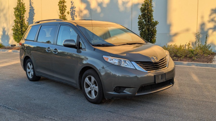 Used 2013 Toyota Sienna LE FWD image 1