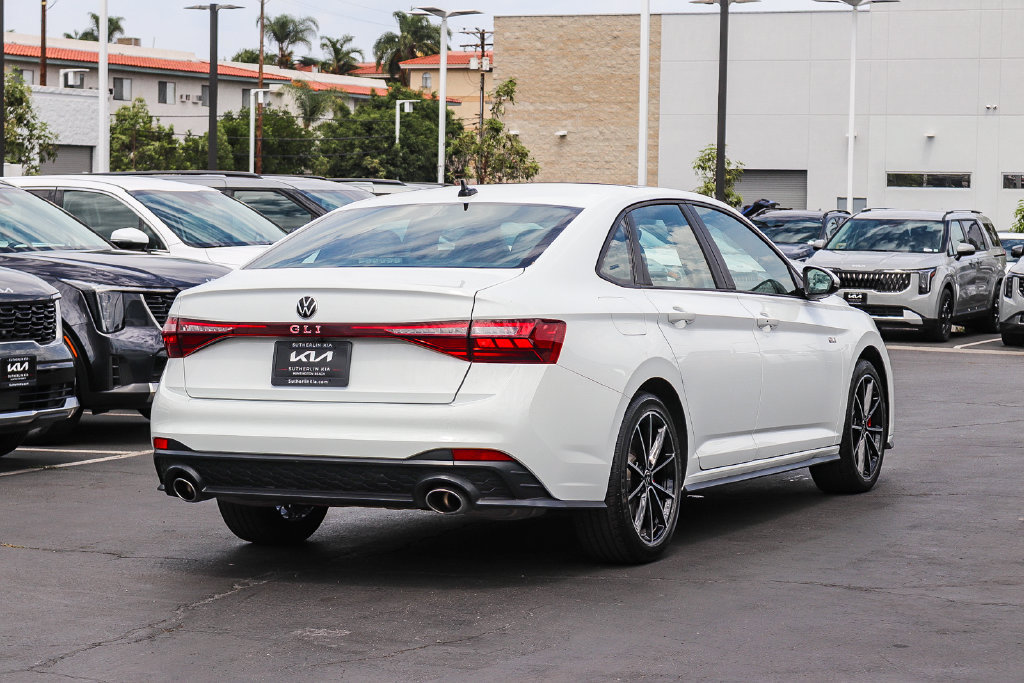 Used 2025 Volkswagen Jetta GLI Autobahn FWD image 4