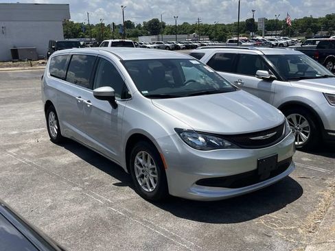 Used 2023 Chrysler Voyager LX FWD image 2