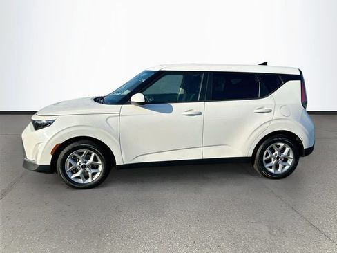 Used 2024 Kia Soul LX w/ Option Group 015 FWD image 4