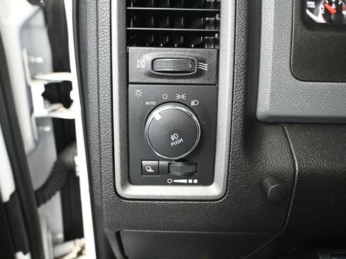Used 2019 RAM 1500 Express w/ Express Value Package AWD/4WD image 32
