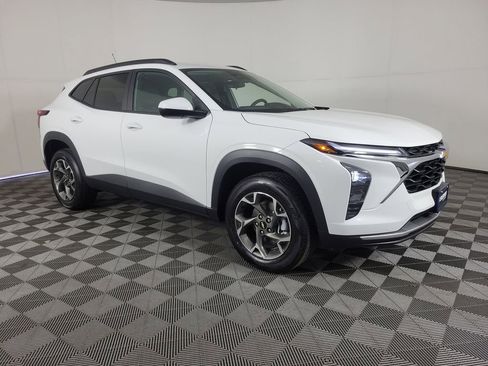 New 2026 Chevrolet Trax LT image 2