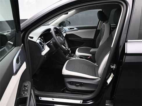 New 2026 Volkswagen Taos SE image 9