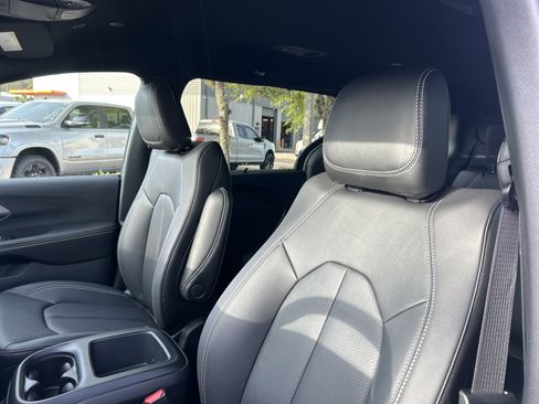New 2026 Chrysler Pacifica Select image 15