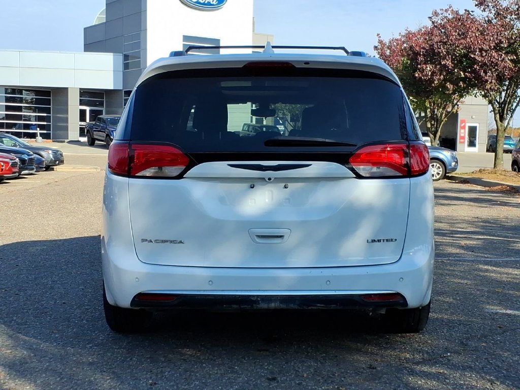 Used 2019 Chrysler Pacifica Limited FWD image 4