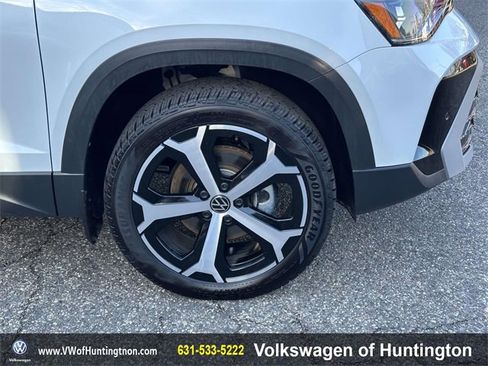 Certified 2025 Volkswagen Taos SEL w/ Taos Adventure Package (SXB) image 11