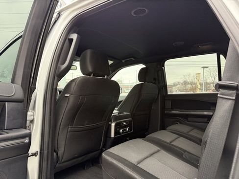 Used 2019 Ford Expedition XLT image 15