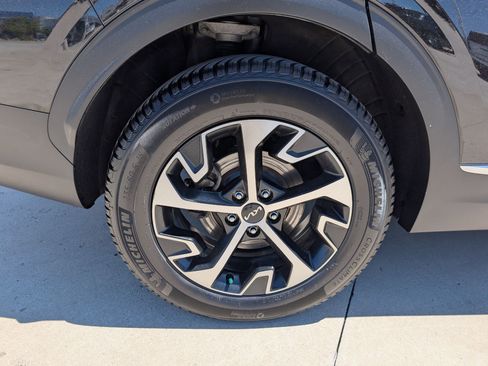 Certified 2023 Kia Sportage EX w/ EX Premium Package AWD/4WD image 12