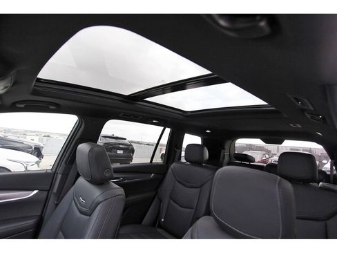 New 2025 Cadillac XT6 Luxury image 24