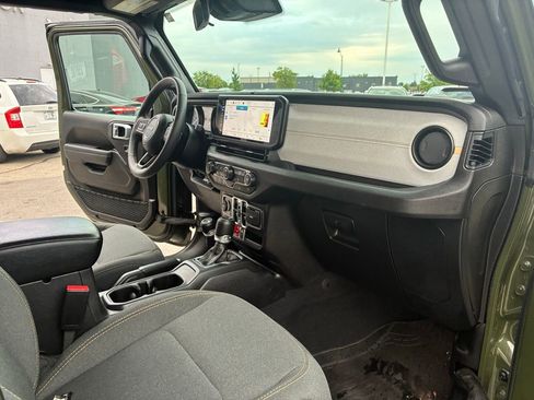 Used 2024 Jeep Wrangler Unlimited AWD/4WD image 30