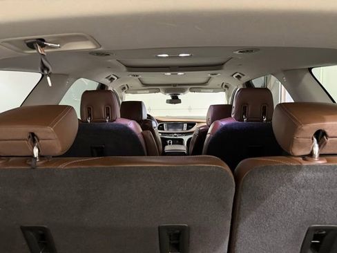 Used 2018 Buick Enclave Avenir w/ Avenir Technology Package FWD image 11