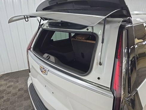 Used 2022 Cadillac Escalade ESV Premium Luxury image 15